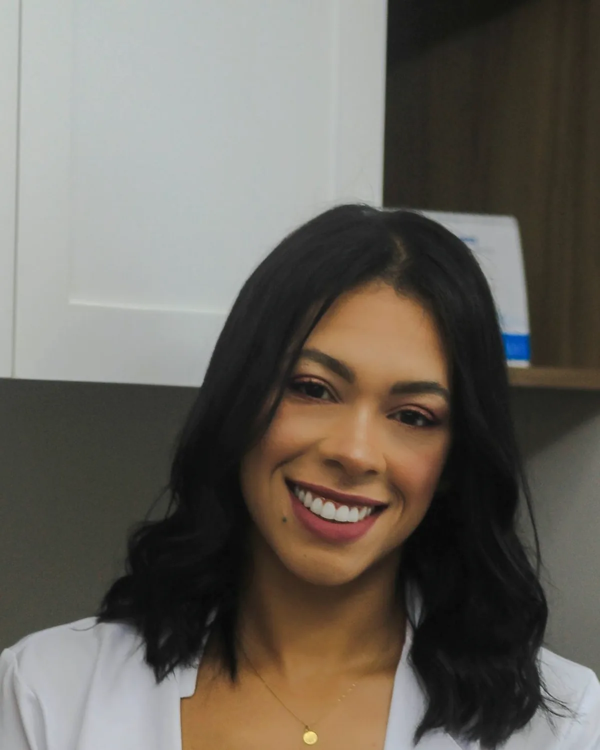 Retrato de la Dra. Camila Rivas Otero, cirujano dentista y fundadora de Vera Odontología